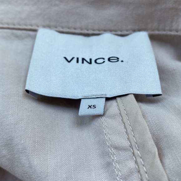 Vince linen blended gorgeous blazer/jacket with great pockets. Beautiful. - Picture 8 of 15